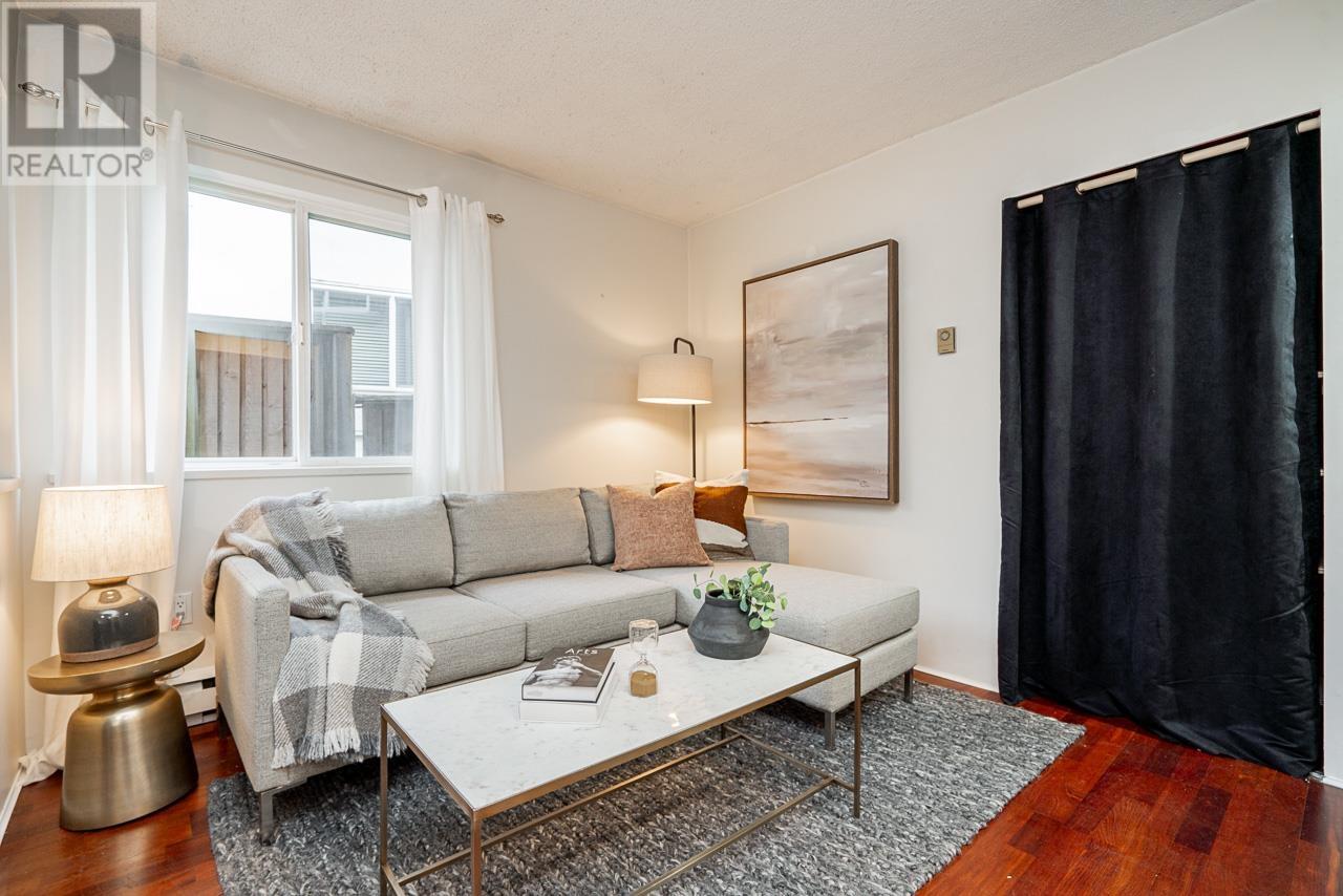 204 2239 W 1ST AVENUE|Vancouver, British Columbia V6K1E9