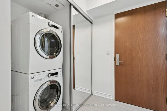 Additional image 10 of 386 Yonge St Unit 2201