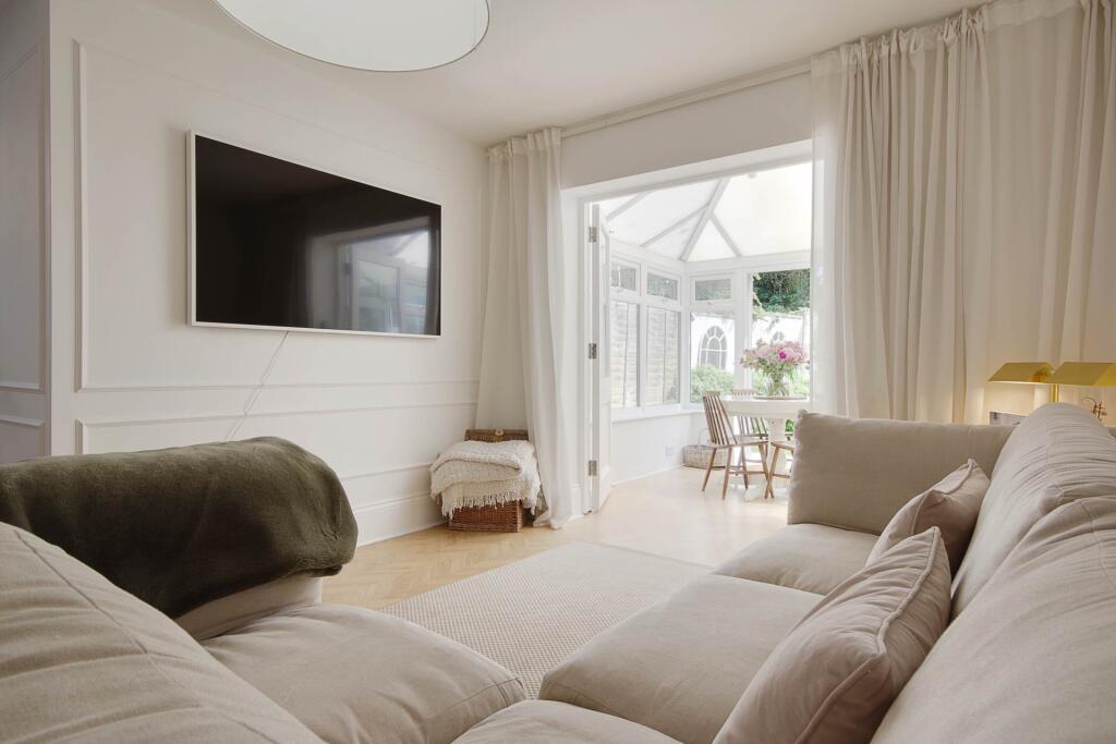 Additional image 20 of Close Talbot Woods,  Bournemouth *Garden Apartment*