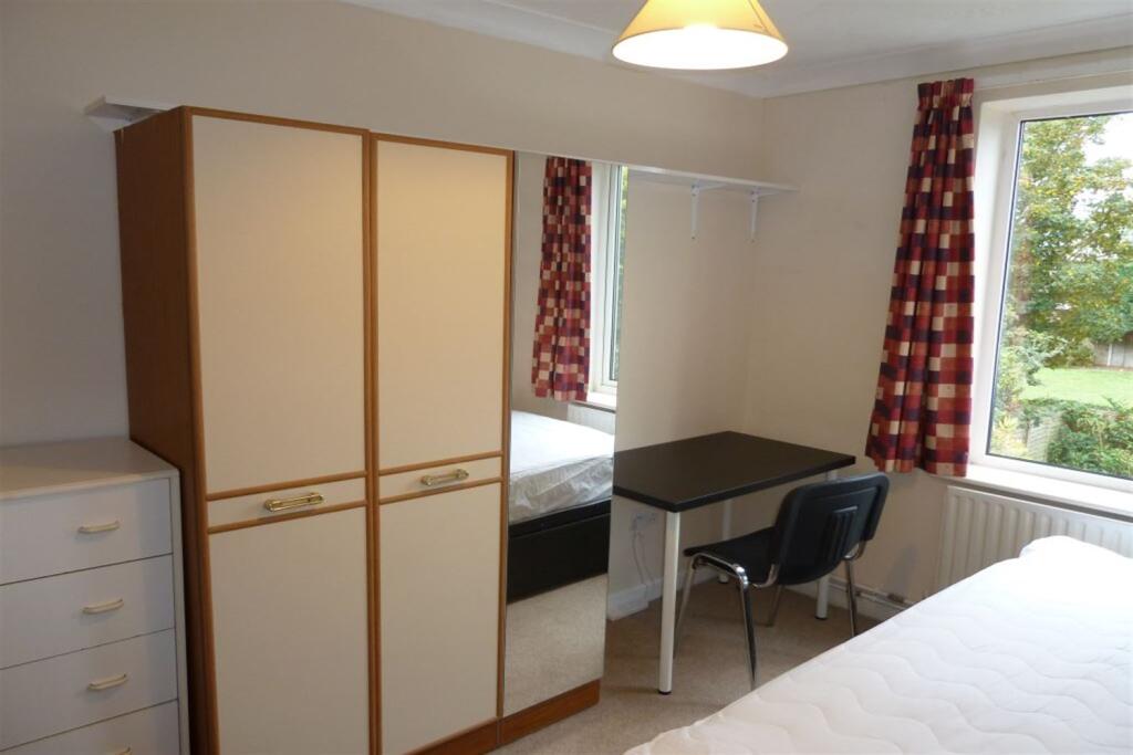 Additional image 6 of 6 bedroom Semi Detached Town House in Bournemouth