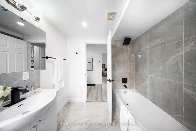 Additional image 34 of 665 Kipling Ave