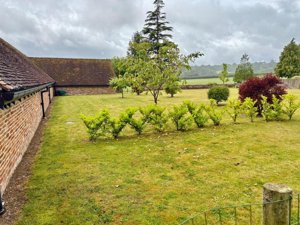 Additional image 17 of Horton