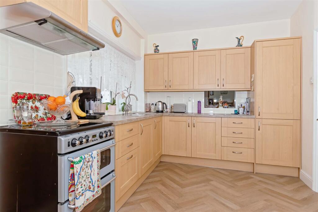 Additional image 17 of Grand Avenue, Worthing