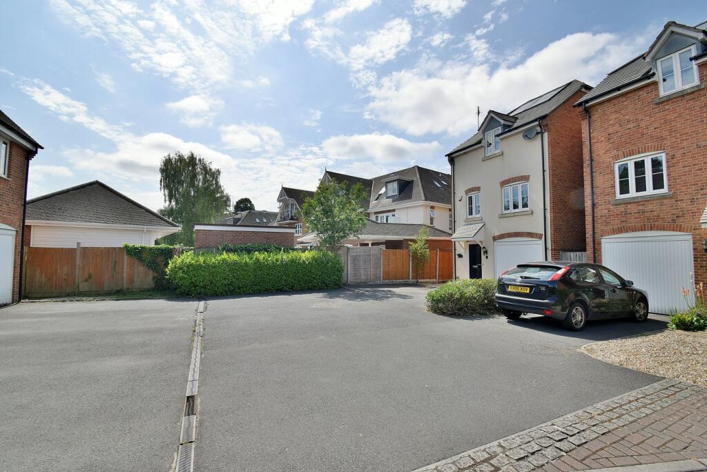 Additional image 20 of White Oaks Close, Ferndown, BH22