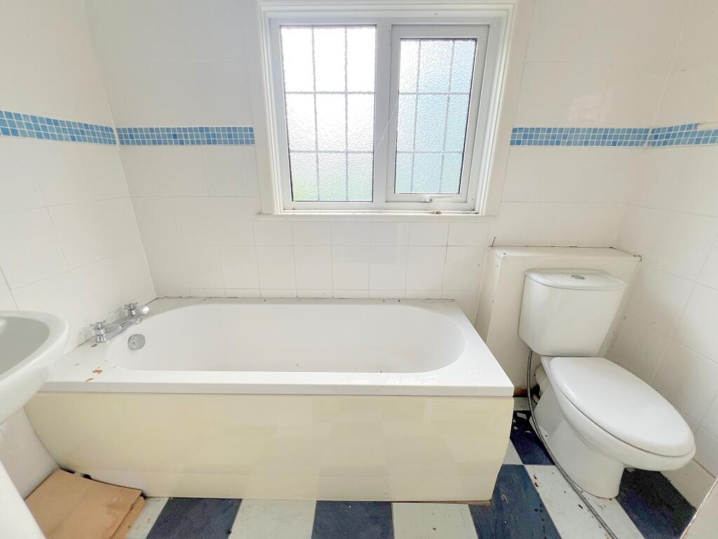 Additional image 14 of Farm Lane North, Barton On Sea, New Milton, Hampshire. BH25 7BP