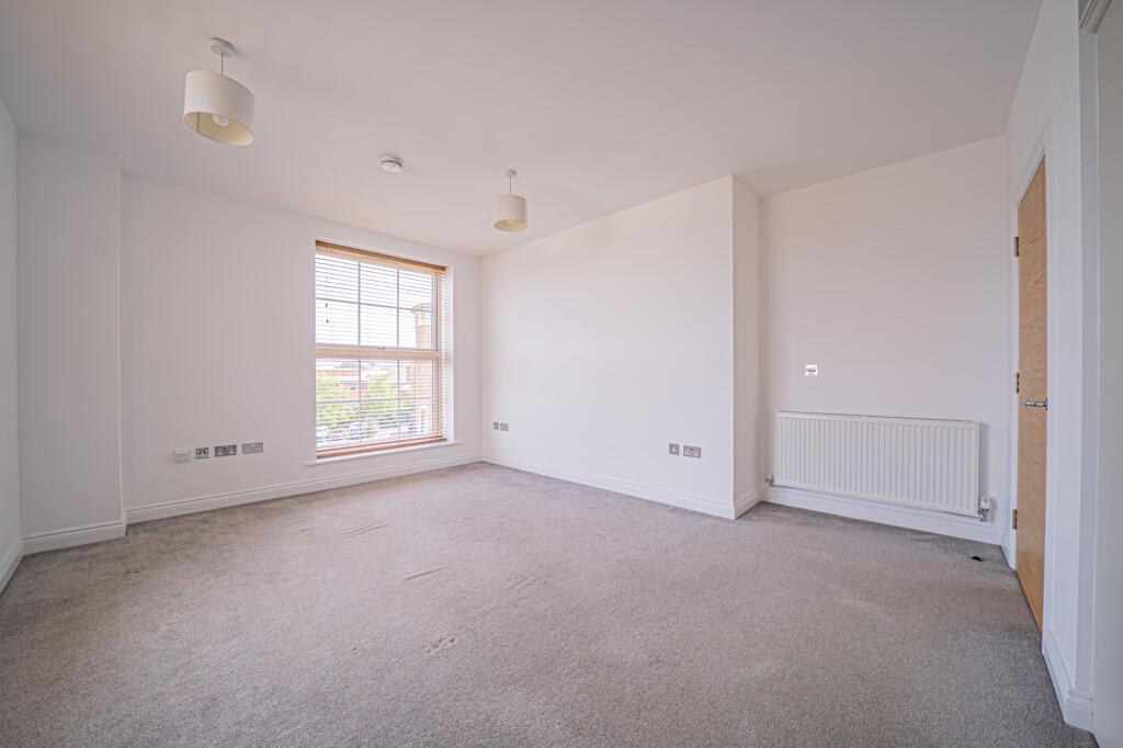 Additional image 3 of Main Street, Shirley, B90