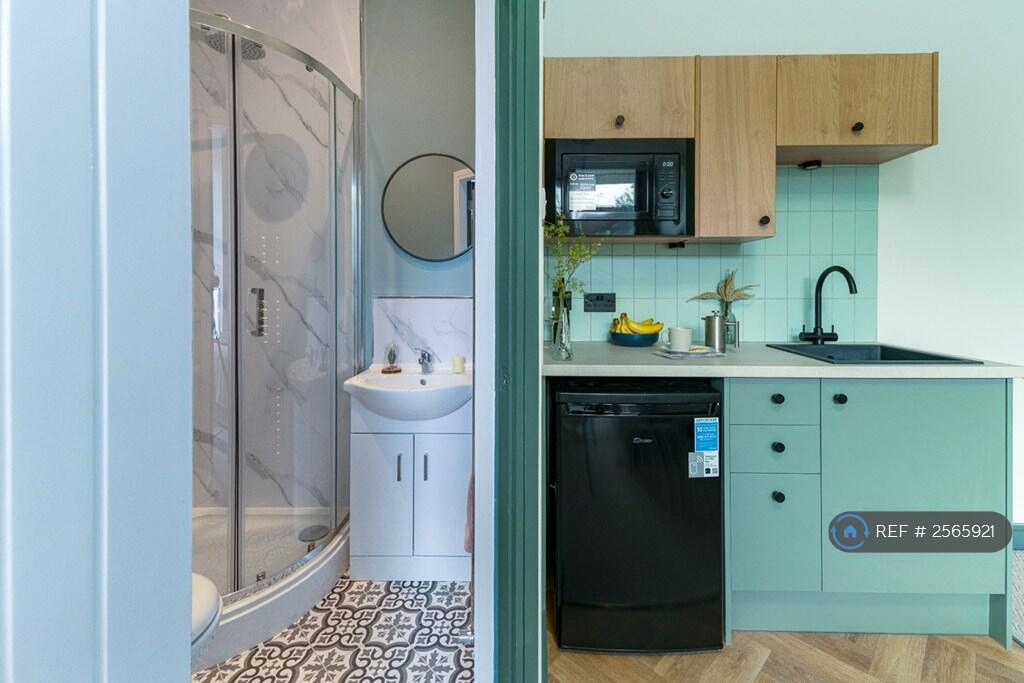 Additional image 4 of Walmersley Road, Bury, BL9