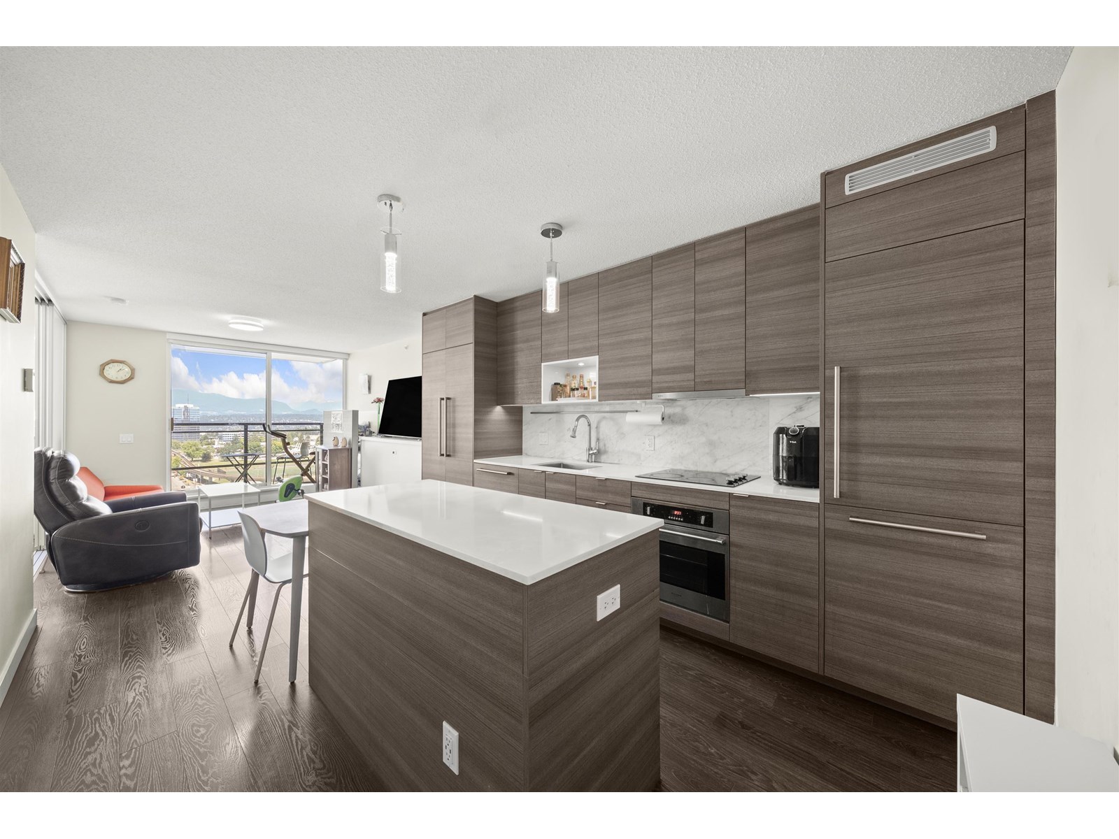 1806 13398 104 AVENUE|Surrey, British Columbia V3T1V6