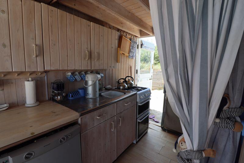 Additional image 9 of Mudeford Sand Spit hut 241