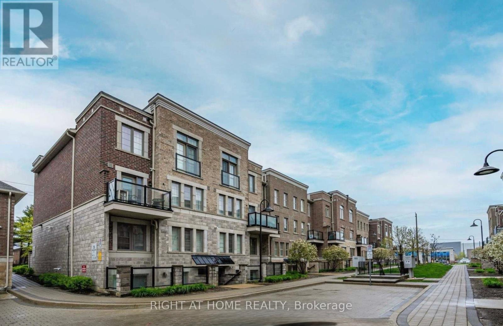 Property image for 42 - 2315 SHEPPARD AVENUE W|Toronto (Humberlea-Pelmo Park), Ontario M9M0E8