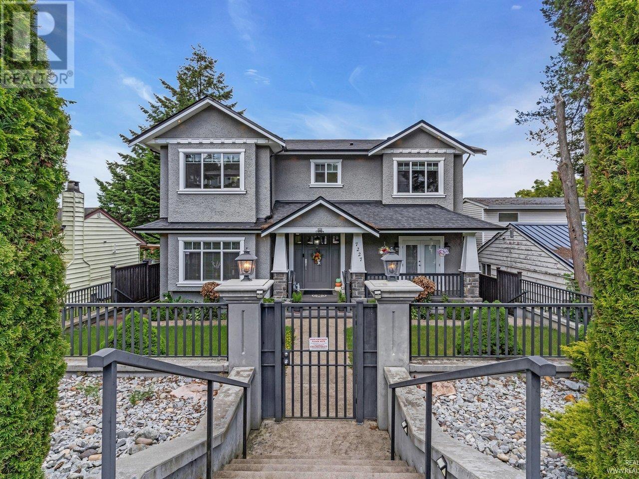 7227 BARNET ROAD|Burnaby, British Columbia V5A1E3