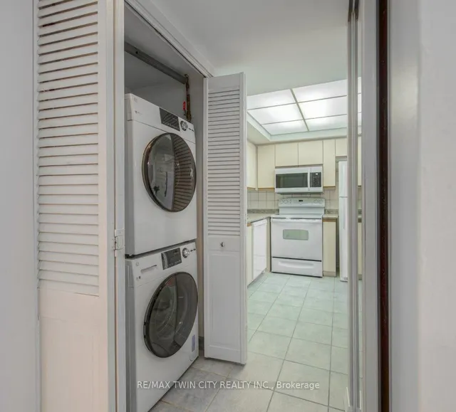 Additional image 5 of 3267 King St Unit 202