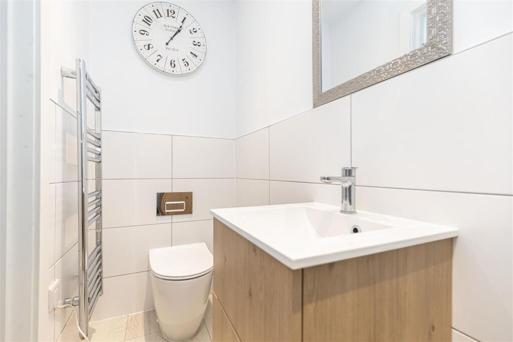 Additional image 14 of Stunning 1st Floor Apartment in Richmond Park Avenue