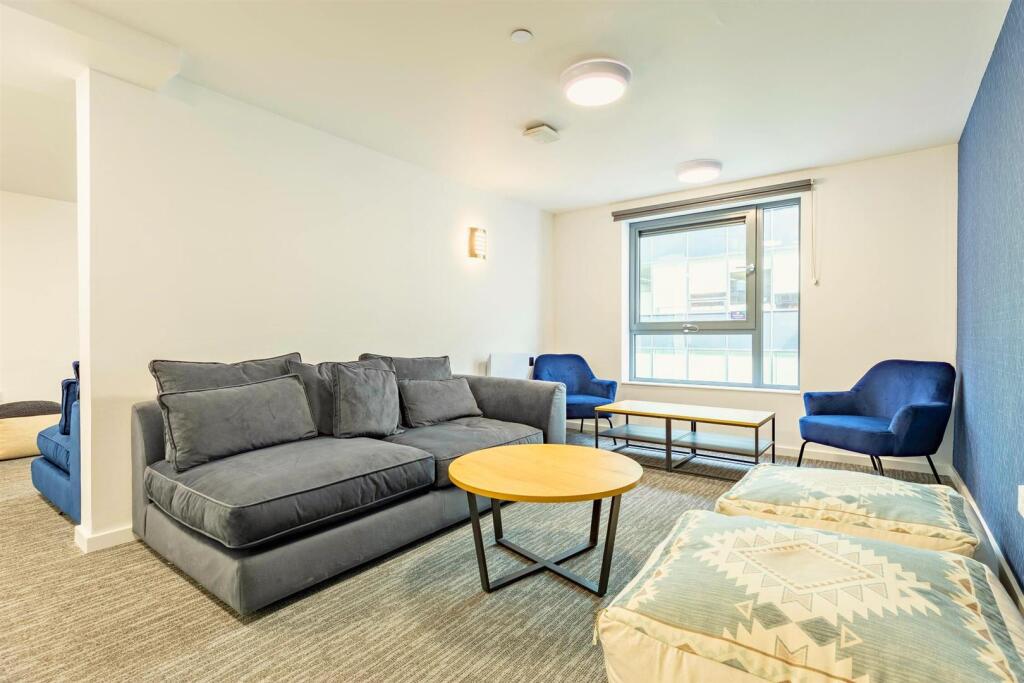 Additional image 20 of Aberdeen | Student | September | AB11