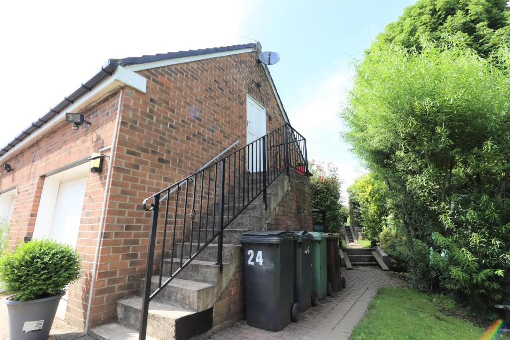 Sunny Bank Grove, Thornbury, Bradford, West Yorkshire, BD3