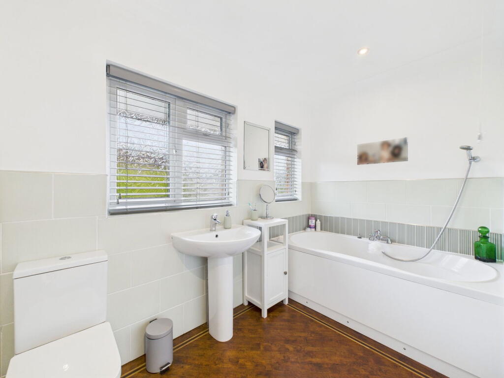 Additional image 17 of Hurst Avenue, Worthing, BN11