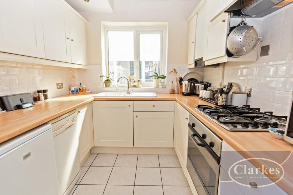 Additional image 4 of STYLISH Detached House CASTLE RD WINTON