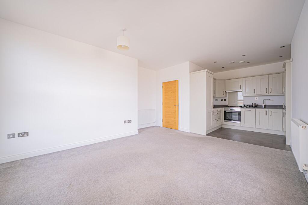 Additional image 4 of Main Street, Shirley, B90