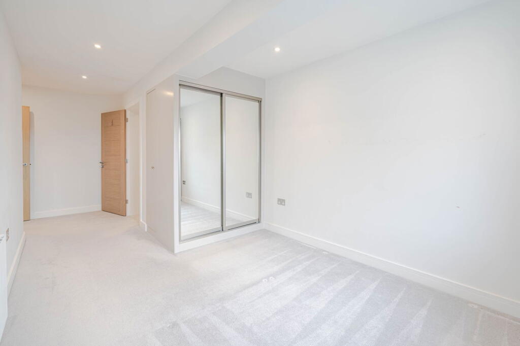 Additional image 9 of 24 Church Street, Christchurch, Dorset, BH23 1FJ