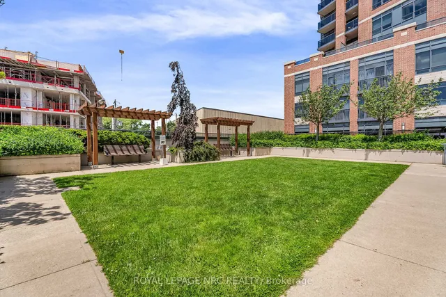 60 Heintzman St Unit 933