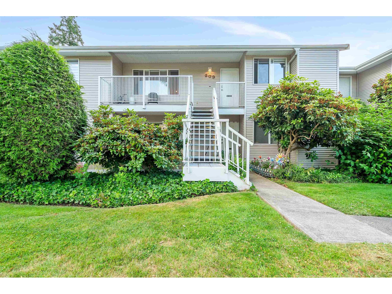 209 13947 72 AVENUE|Surrey, British Columbia V3W2P6