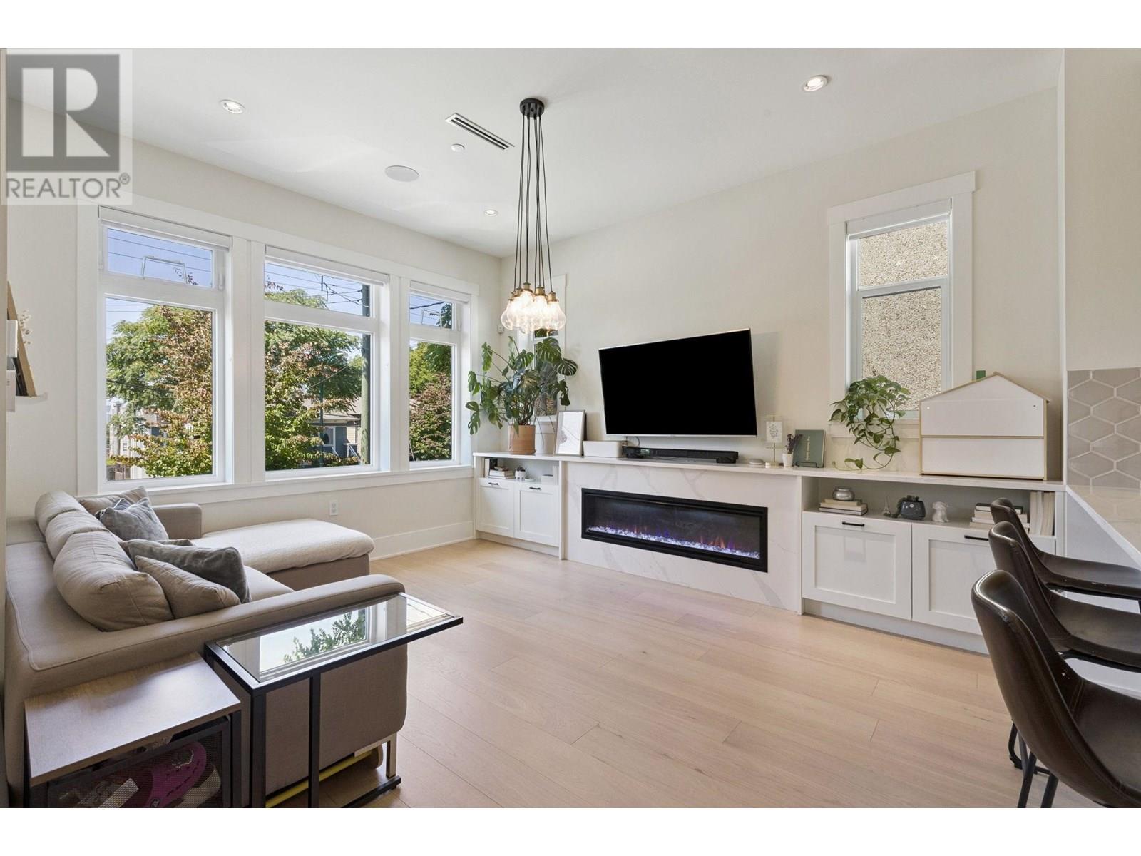 1730 COTTON DRIVE|Vancouver, British Columbia V5N3V2