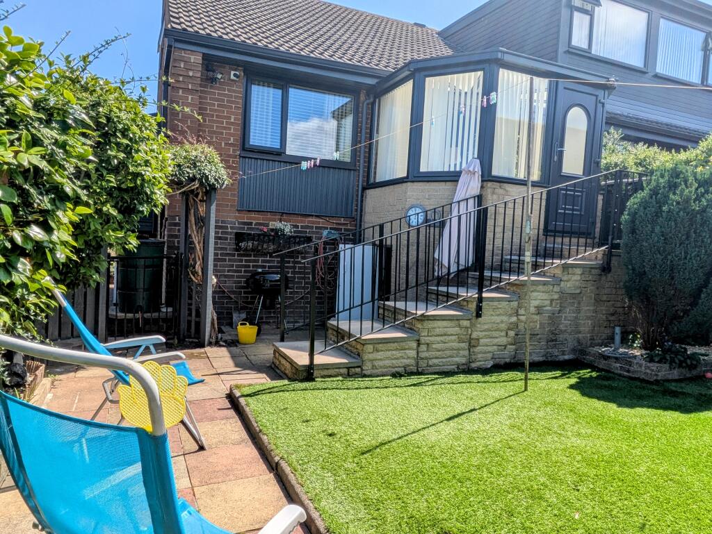 Additional image 15 of Fairway Walk, Bradford, BD7