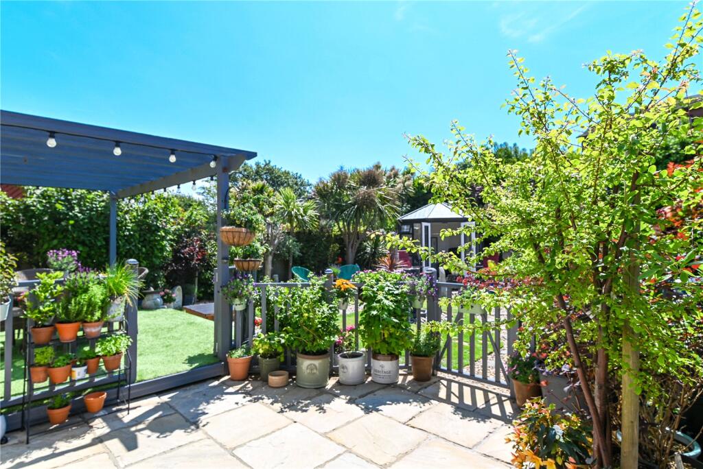 Additional image 21 of Willow Walk, Barton on Sea, New Milton, Hampshire, BH25