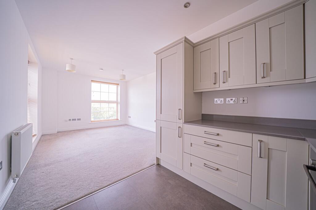 Additional image 6 of Main Street, Shirley, B90