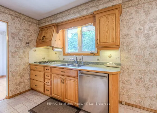 Additional image 14 of 16 Wolfe's Crt