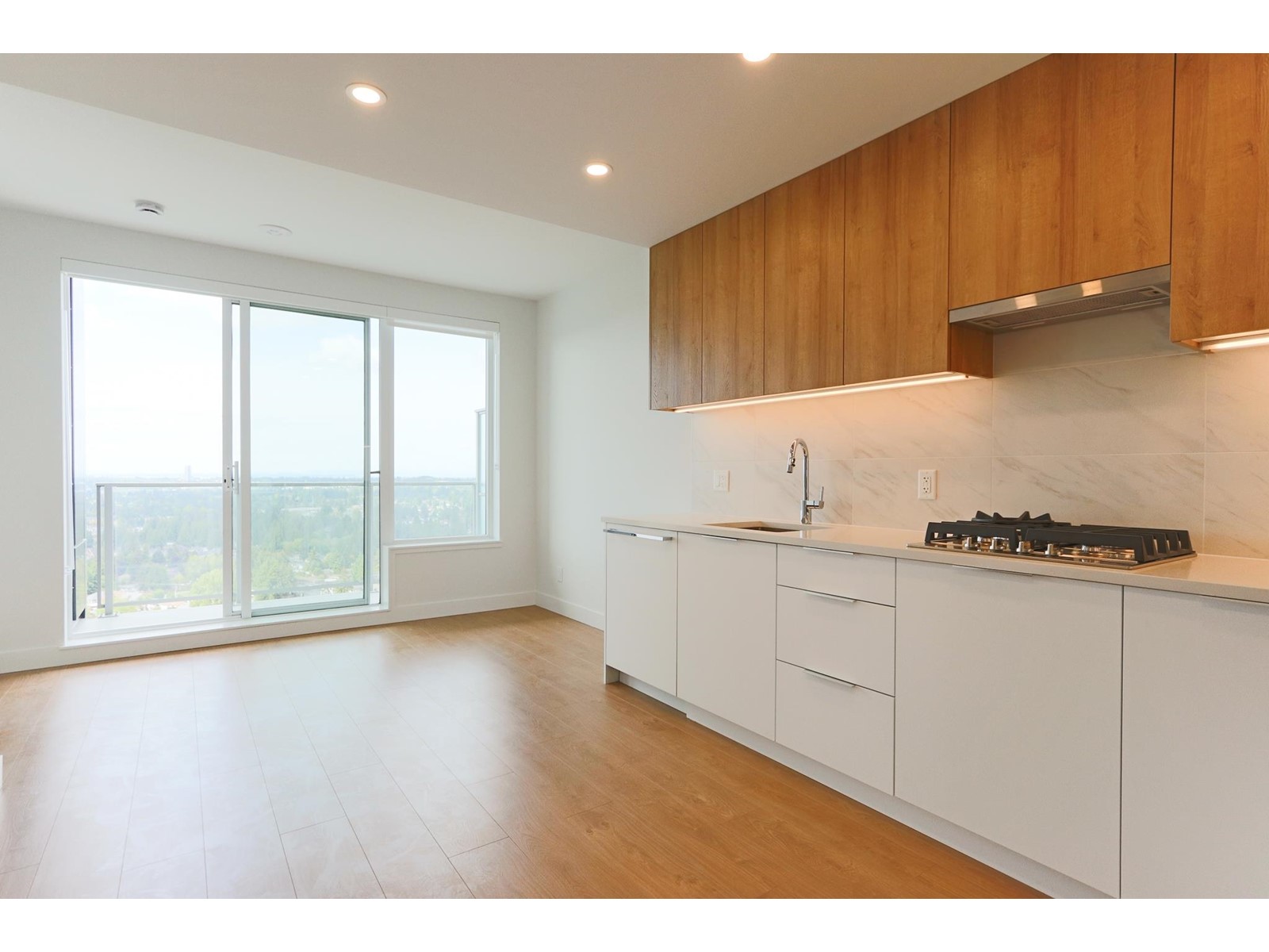 2805 13387 OLD YALE ROAD|Surrey, British Columbia V3T0V6