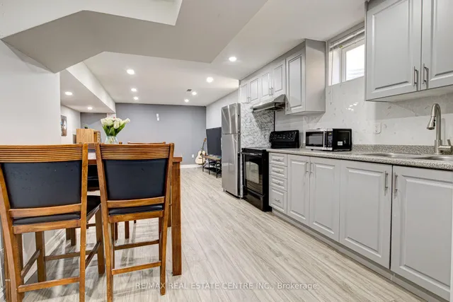 Additional image 40 of 428 Thomas Slee Dr