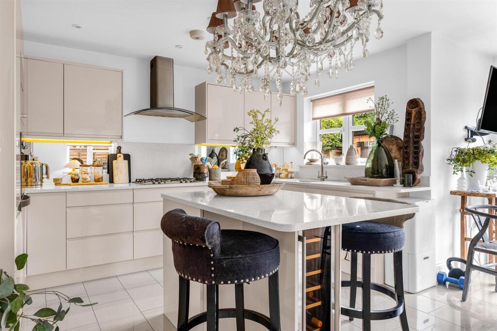 Additional image 10 of Wendover Drive, Welwyn