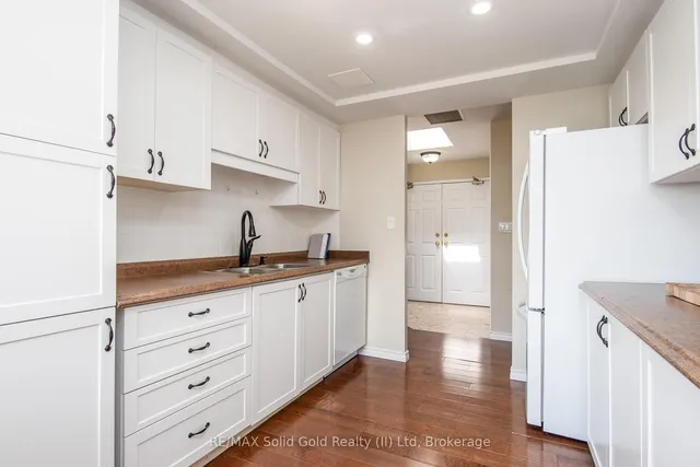 Additional image 19 of 3267 King St Unit 604