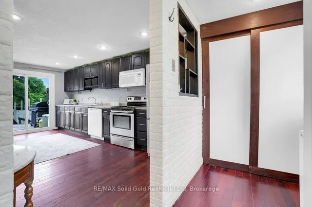 Additional image 4 of 18 Camrose Crt