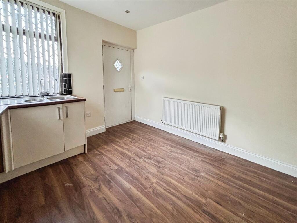 Additional image 4 of Bartle Lane, Bradford, BD7 4QF