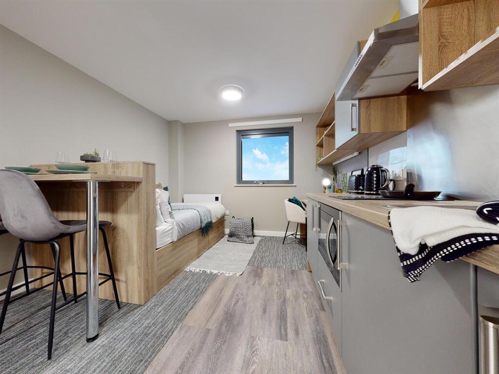 Additional image 20 of Aberdeen | Student | September | AB11