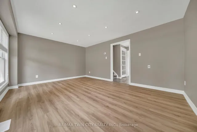 Additional image 4 of 28 Uxbridge Cres