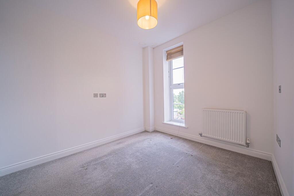 Additional image 9 of Main Street, Shirley, B90