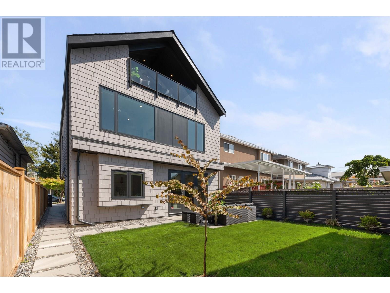 2 2750 W 19TH AVENUE|Vancouver, British Columbia V6L1E3