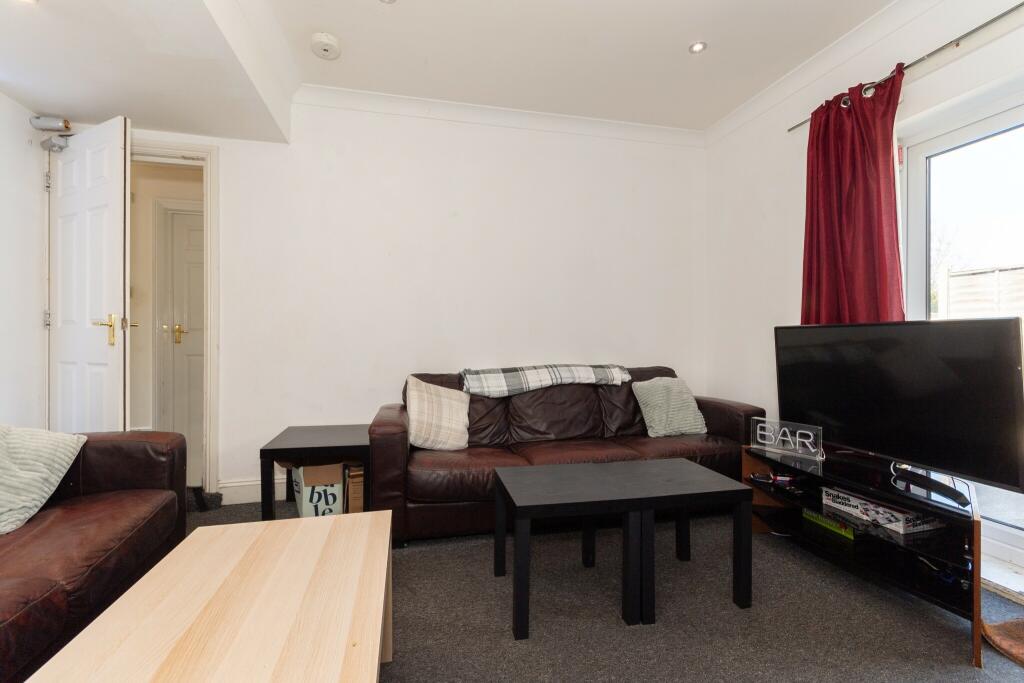 Additional image 6 of Wycliffe RD - FREE DELIVEROO