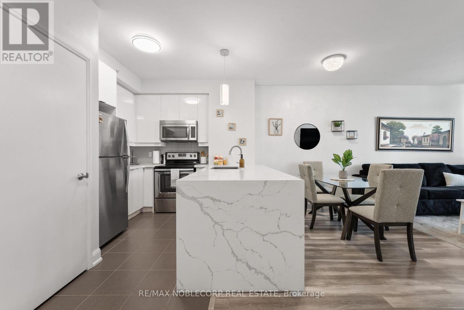 1007 - 2910 HIGHWAY 7 ROAD|Vaughan (Concord), Ontario L4K0H8