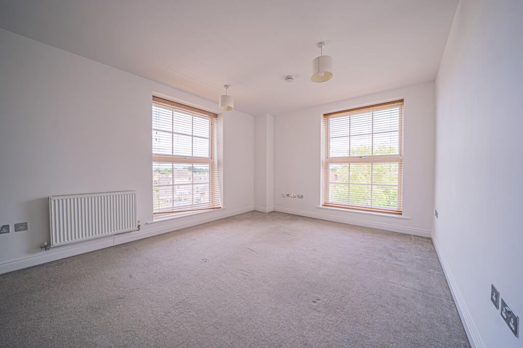 Additional image 16 of Main Street, Shirley, B90