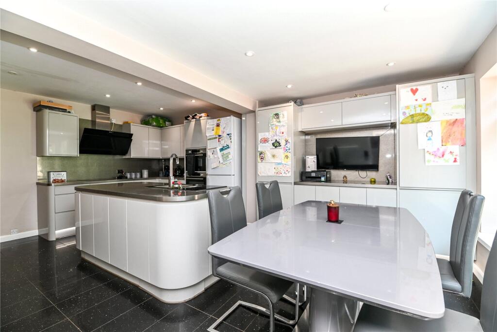 Additional image 8 of White Horses, Marine Drive, Barton on Sea, Hampshire, BH25