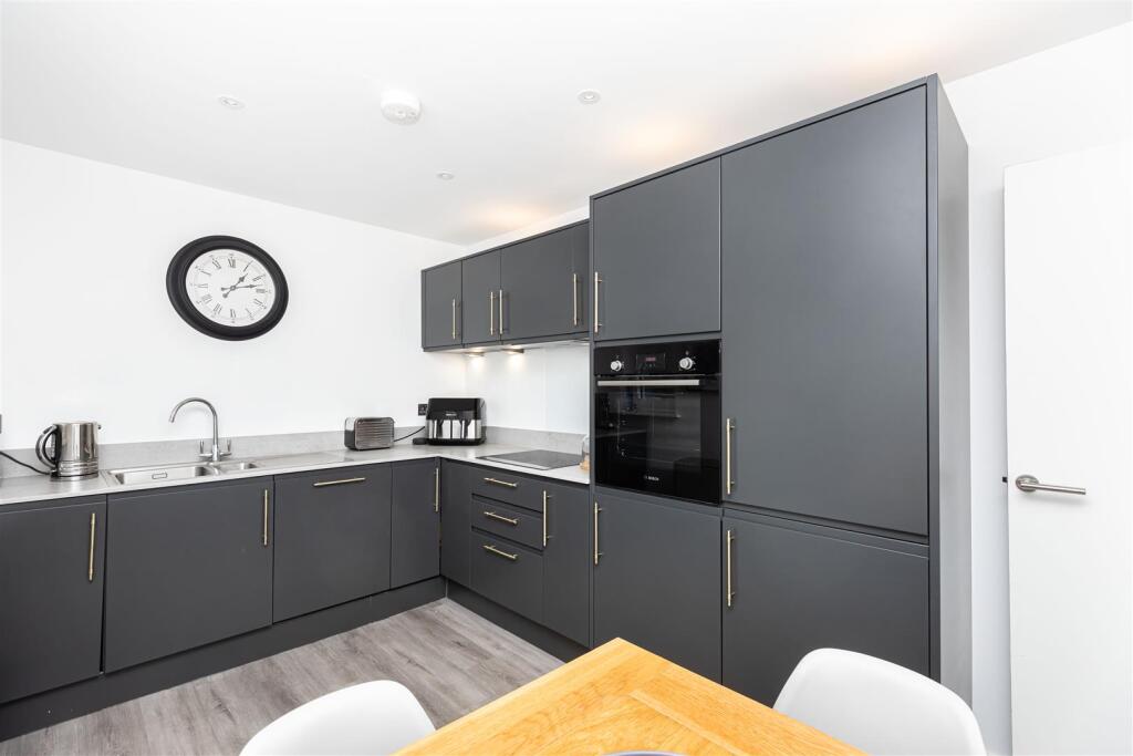 Additional image 25 of Stunning 1st Floor Apartment in Richmond Park Avenue