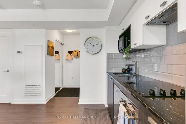 Additional image 14 of 275 Village Green Sq Unit 522