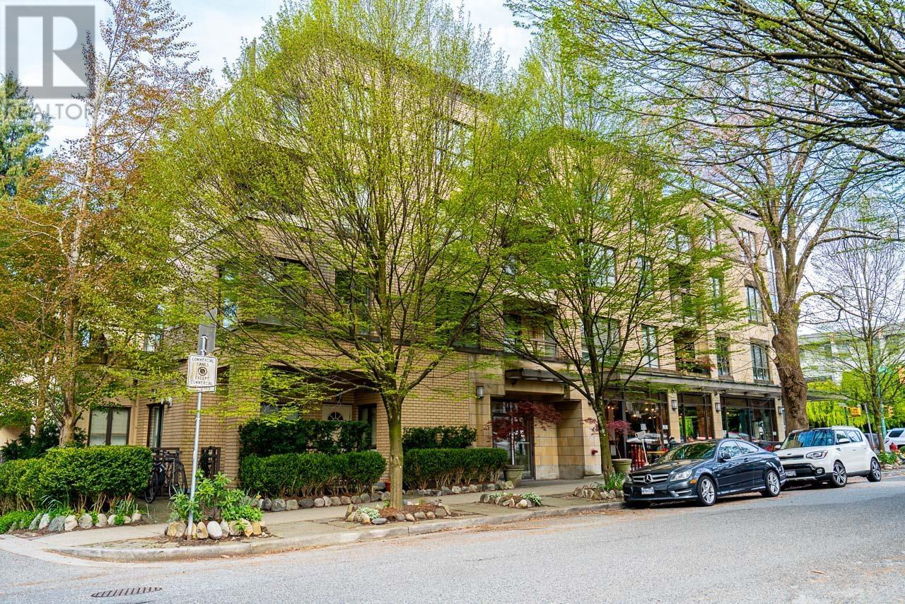 301 2015 TRAFALGAR STREET|Vancouver, British Columbia V6K1P7