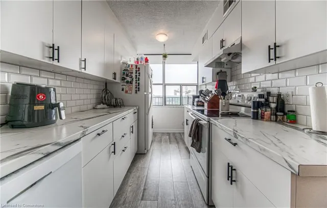 Additional image 26 of 81 Church St Unit 1504