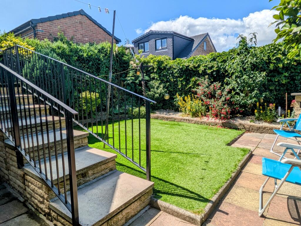 Additional image 19 of Fairway Walk, Bradford, BD7