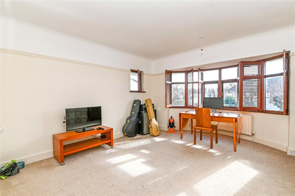Additional image 6 of Chestnut Avenue, Barton on Sea, New Milton, Hampshire, BH25